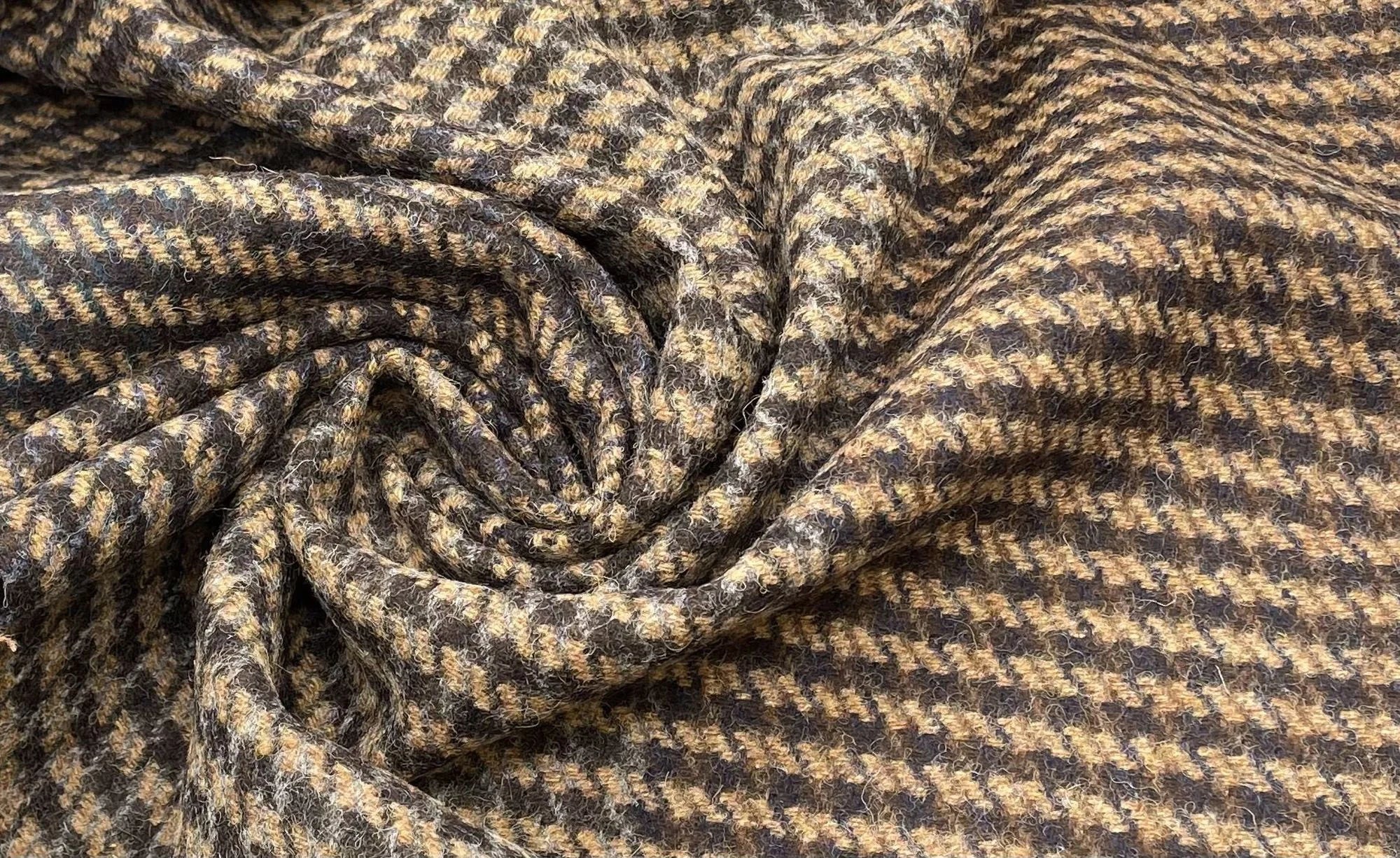 Tweed: Tradición Británica, Textura con Carácter y Estilo Duradero
