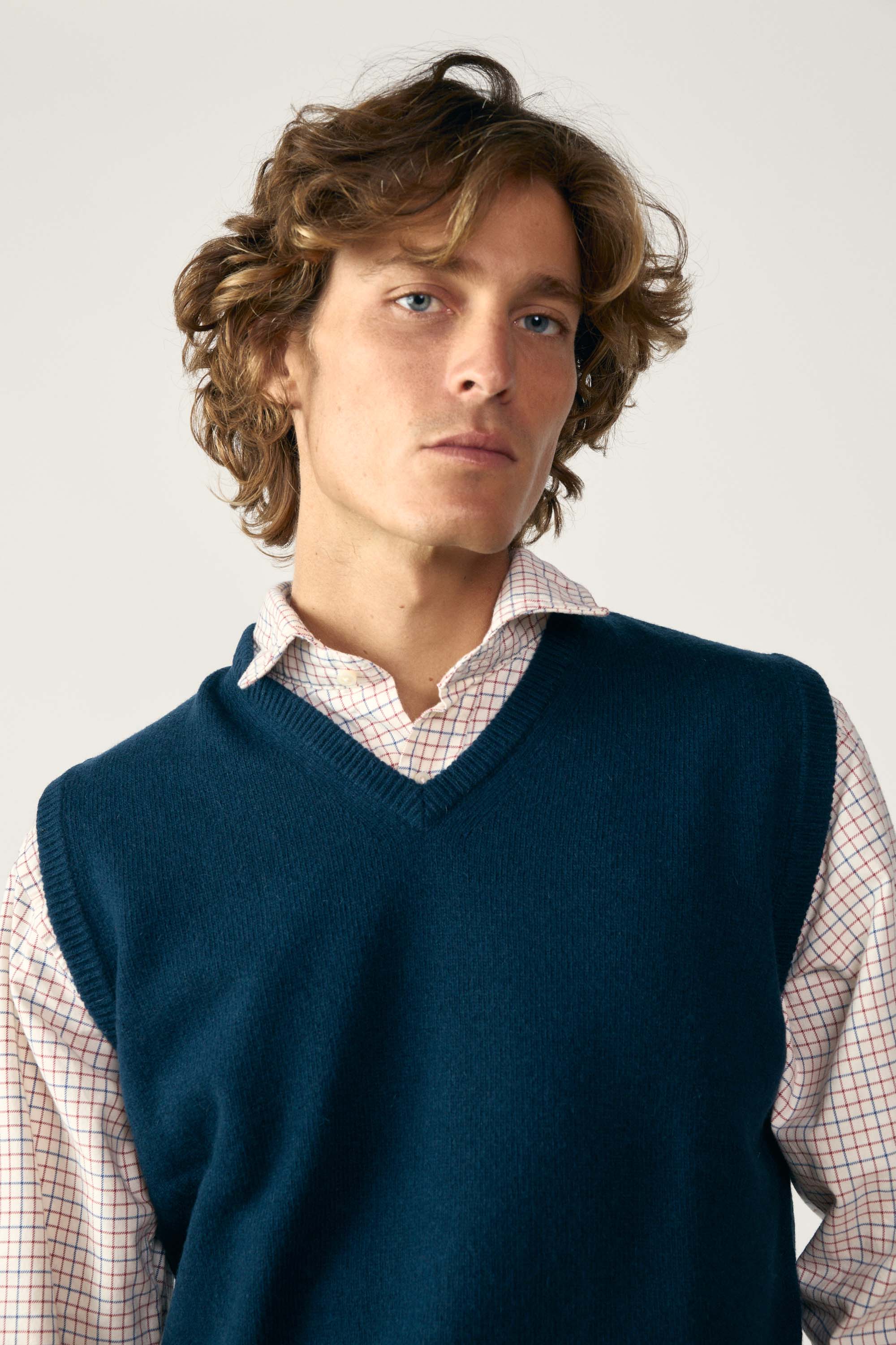 Chaleco Cuello Pico Lambswool - Azul Petróleo
