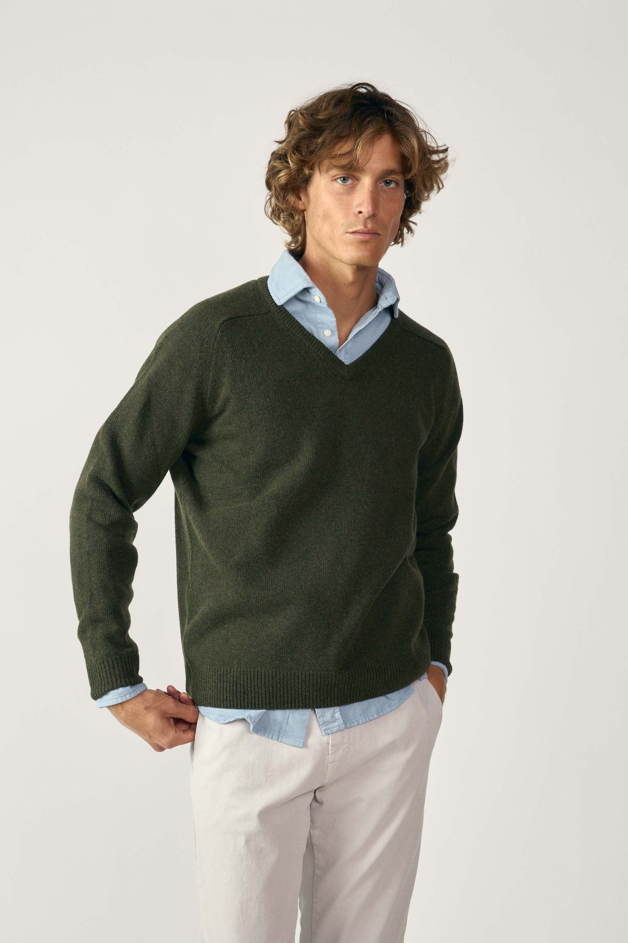 Jersey Cuello Pico Lambswool - Verde Caza