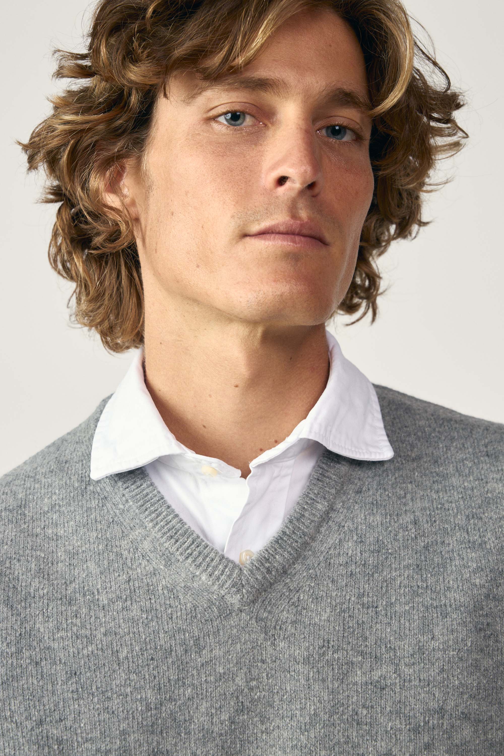 Chaleco Cuello Pico Lambswool - Gris Claro