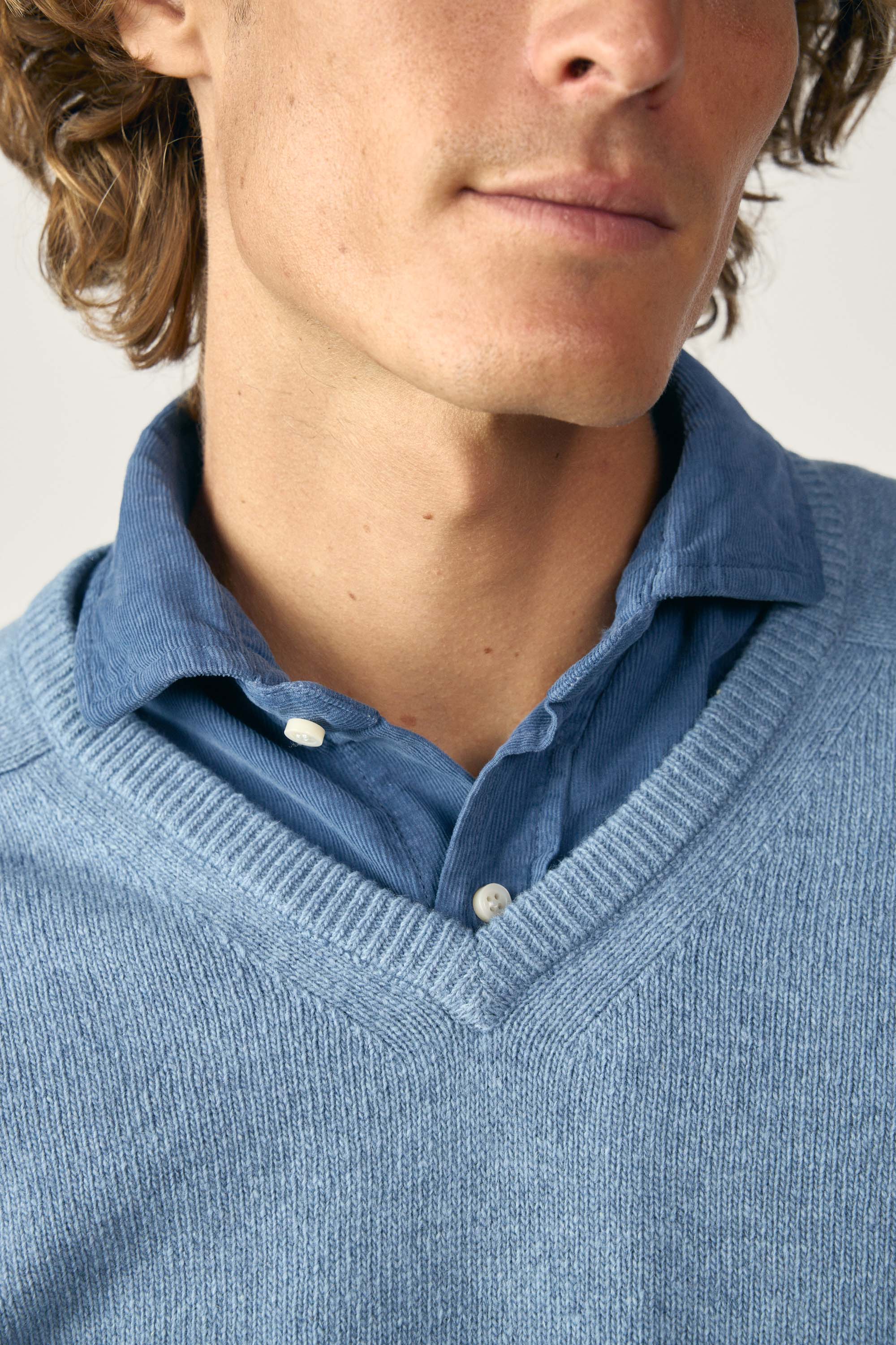 Jersey Cuello Pico Lambswool - Azul Claro