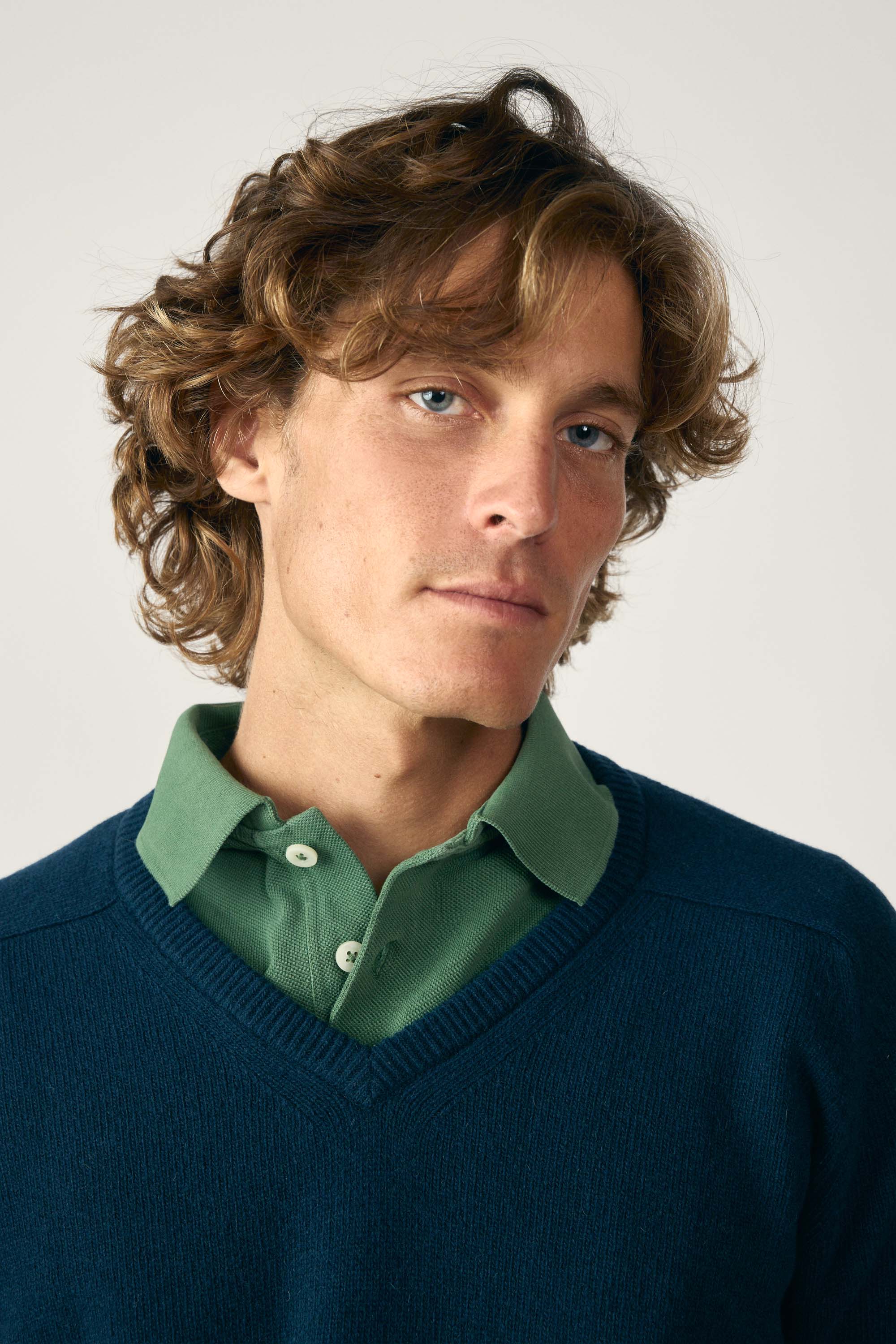 Jersey Cuello Pico Lambswool - Azul Petróleo