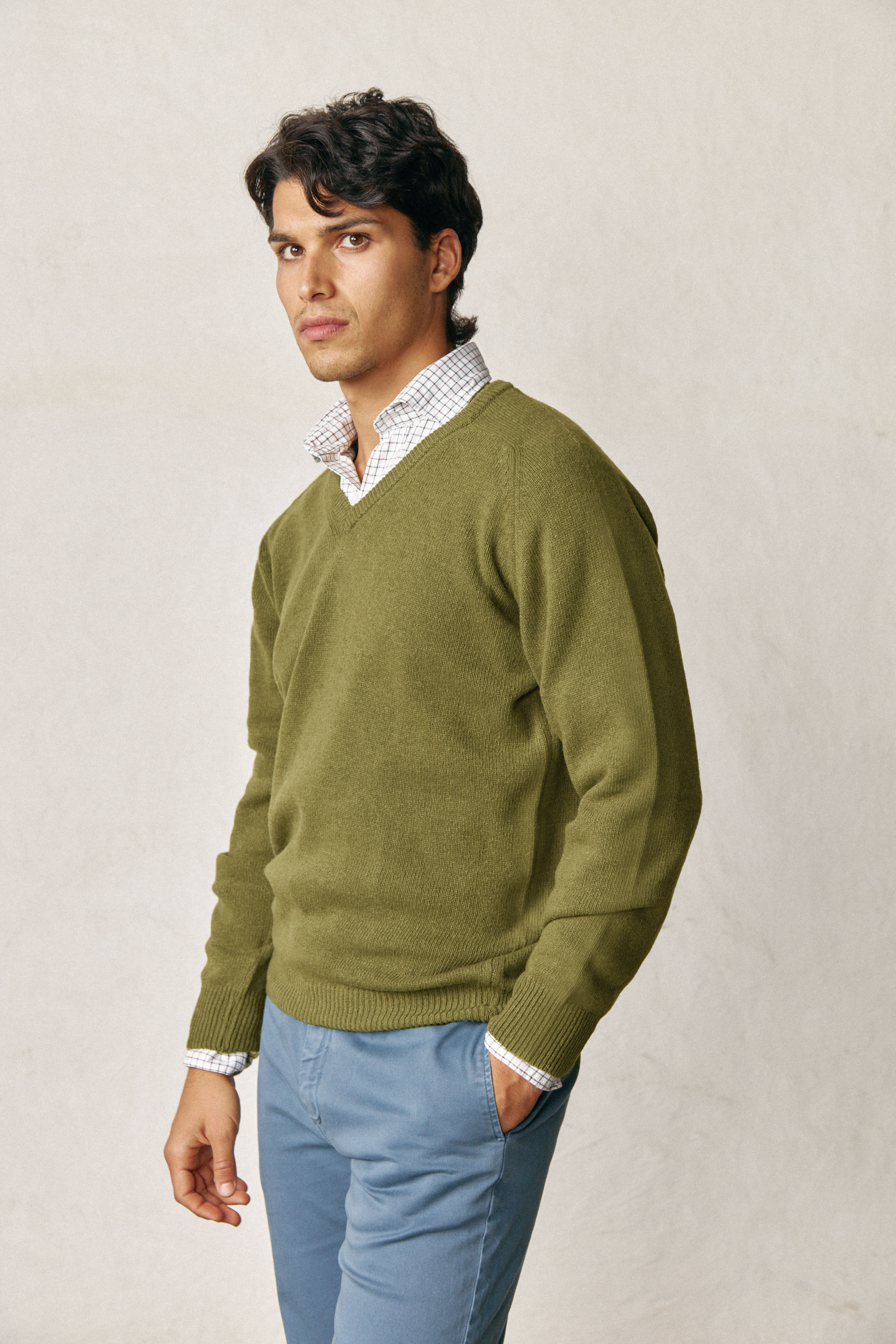 Jersey Cuello Pico Lambswool - Verde Khaki