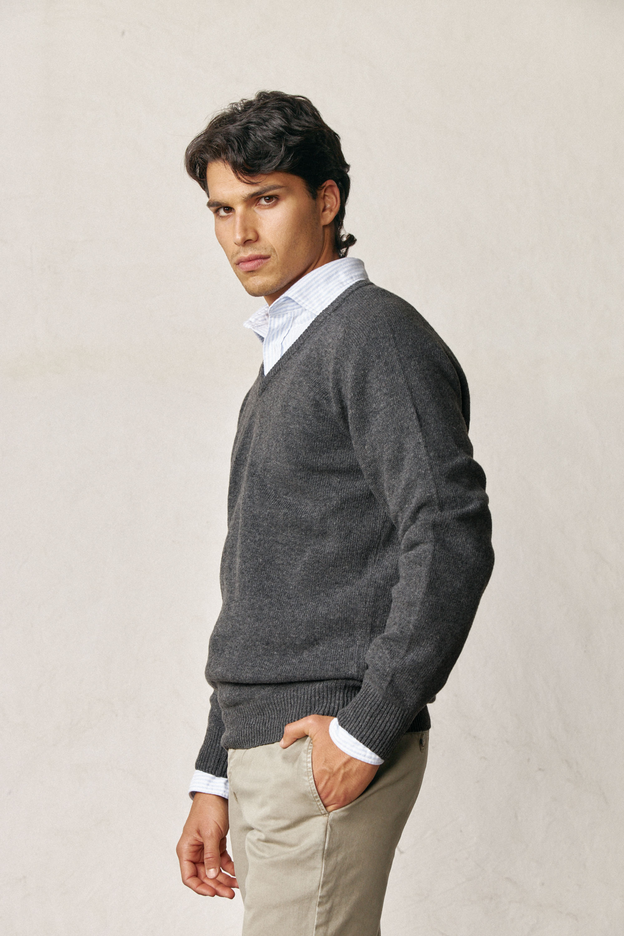 Jersey Cuello Pico Lambswool - Gris Oscuro