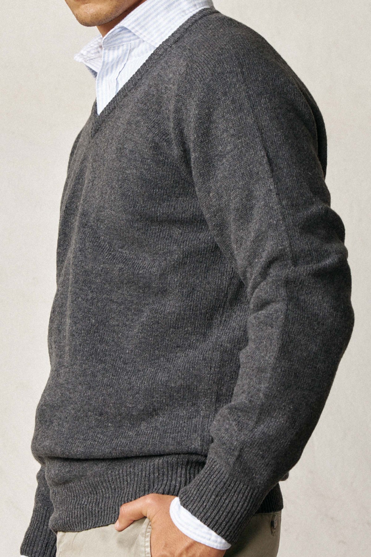 Jersey Cuello Pico Lambswool - Gris Oscuro