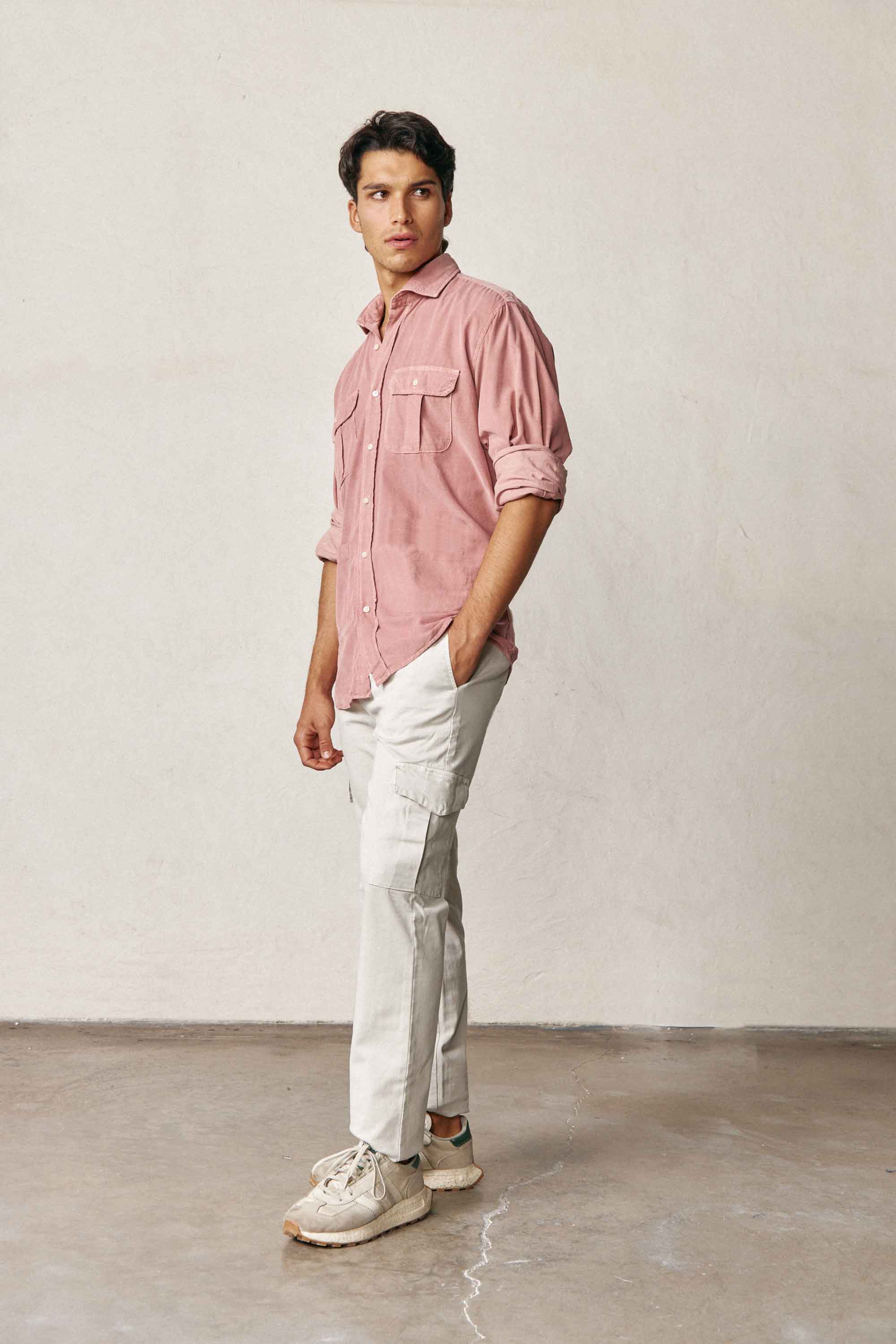 <tc>Shirt</tc> <tc>21-Wales Corduroy</tc> 2 Pockets - Salmon