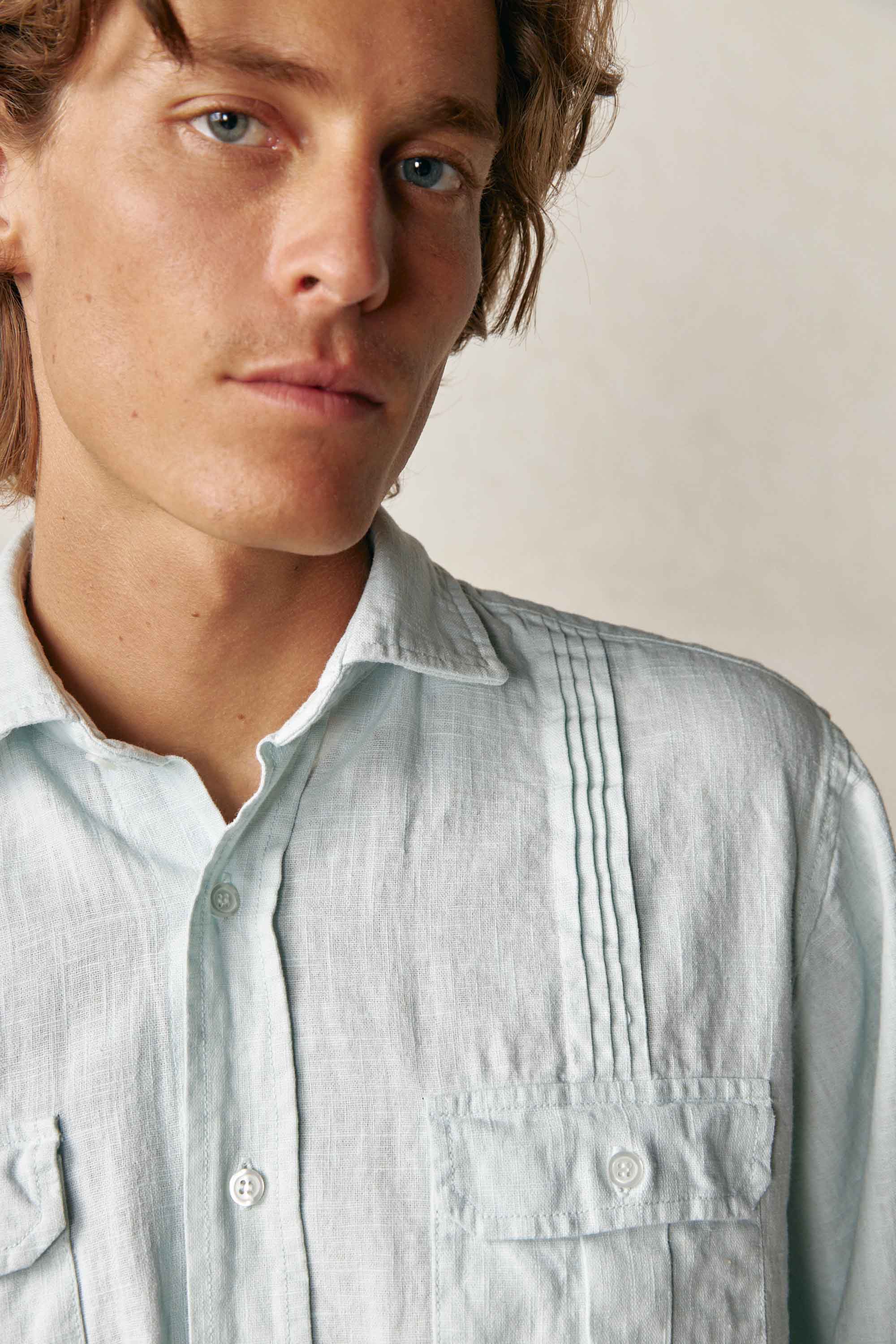 Camisa Guayabera con Jaretas de Lino - Azul Agua - Fernando de Cárcer