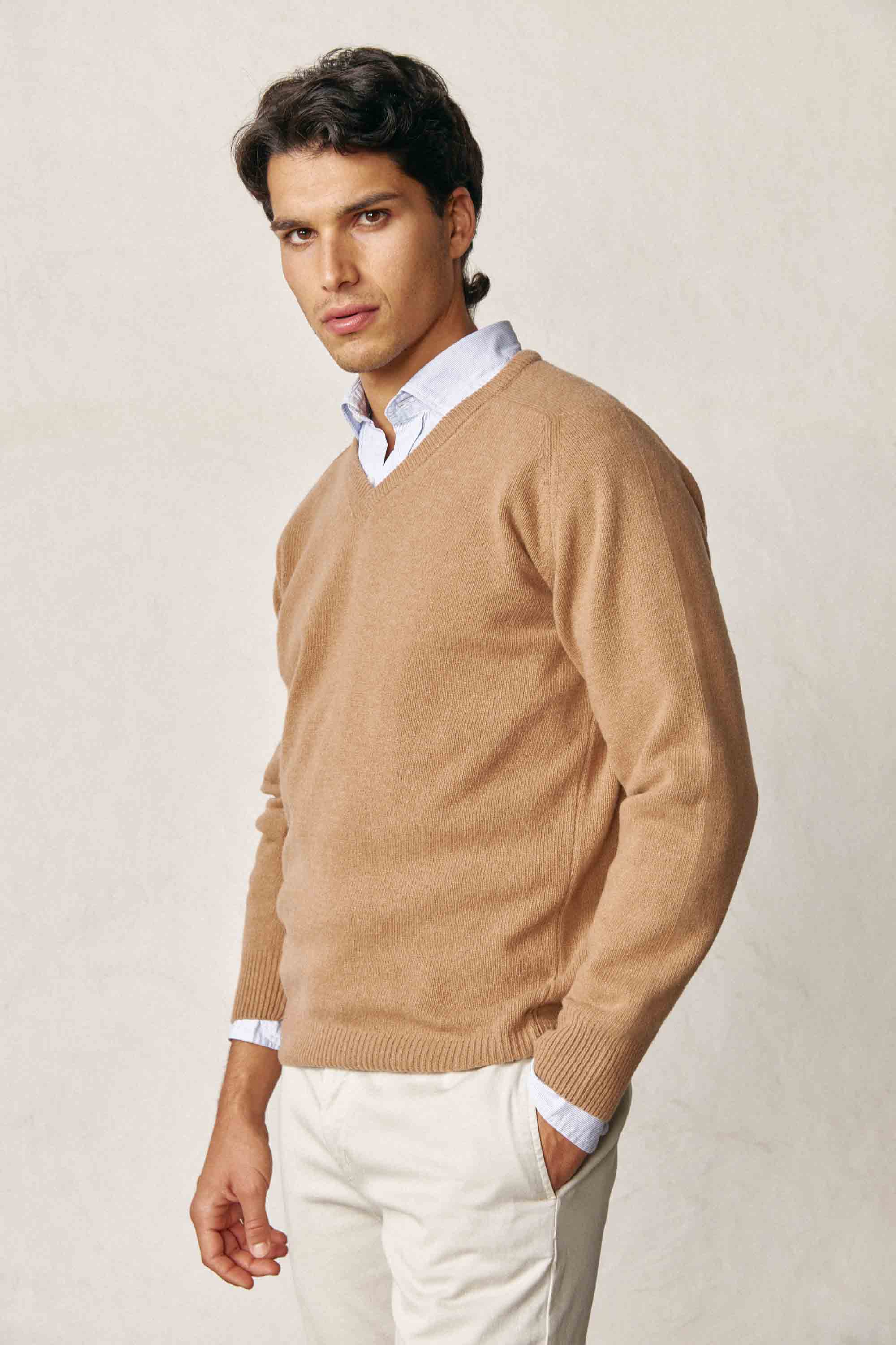 Jersey Cuello Pico Lambswool - Camel - Fernando de Cárcer