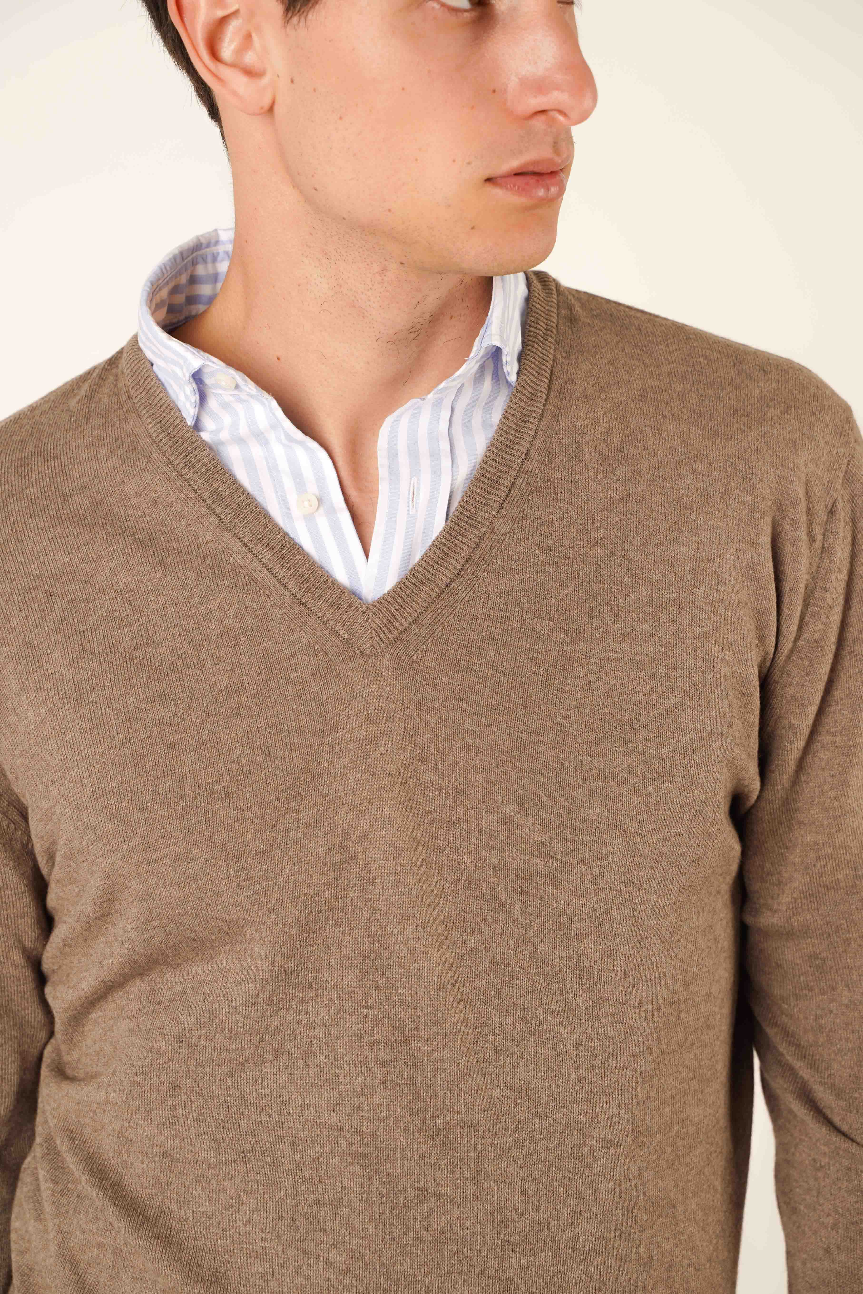 Jersey Cuello Pico Lambswool - Tostado - Fernando de Cárcer