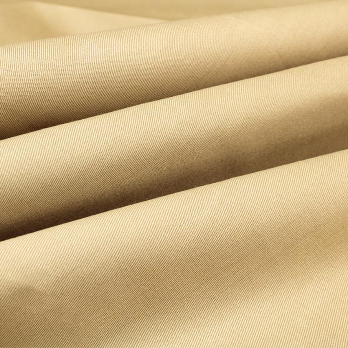 Gabardina: Resistencia, Elegancia y Protección con Historia