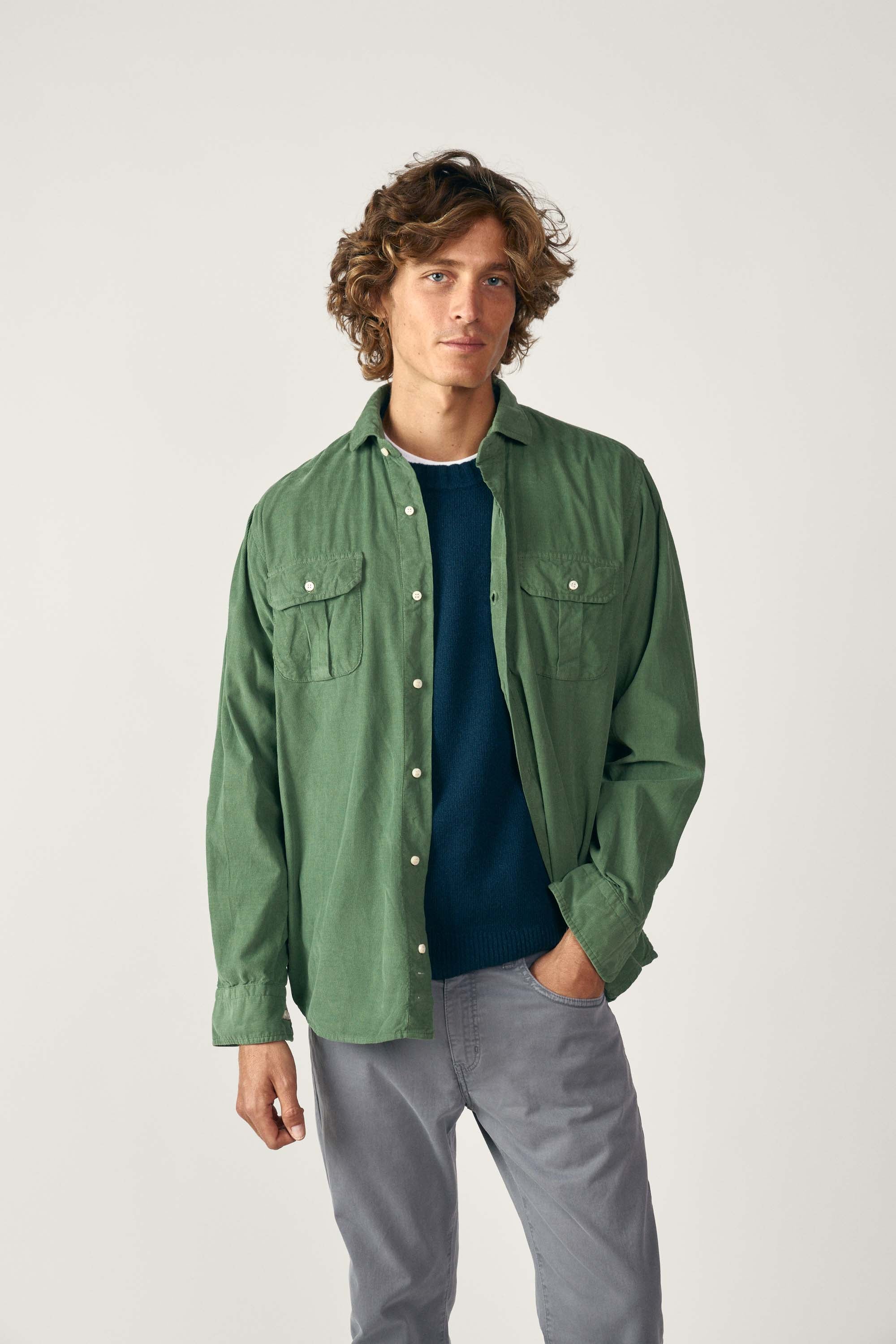 <tc>Shirt</tc> <tc>21-Wales Corduroy</tc> 2 Pockets - Leaf Green