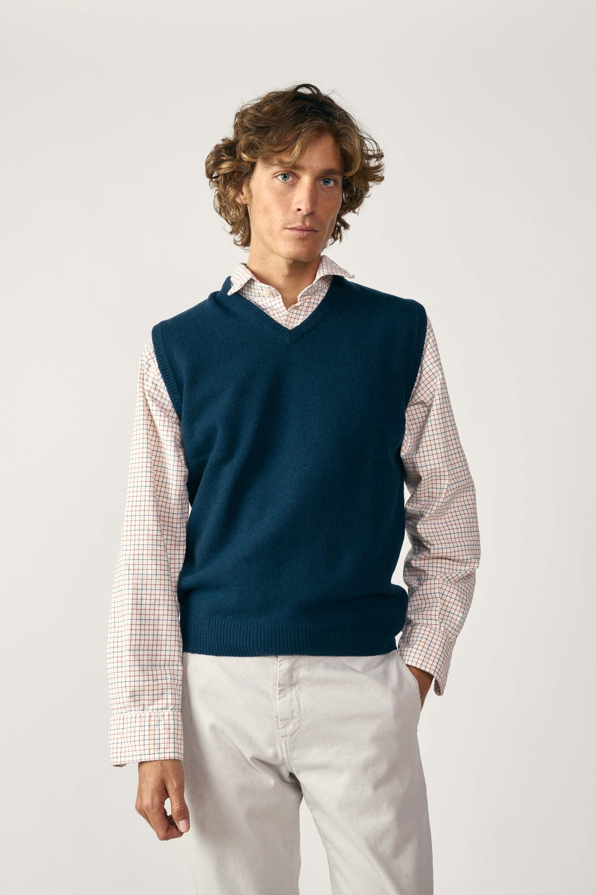 Chaleco Cuello Pico Lambswool - Azul Petróleo