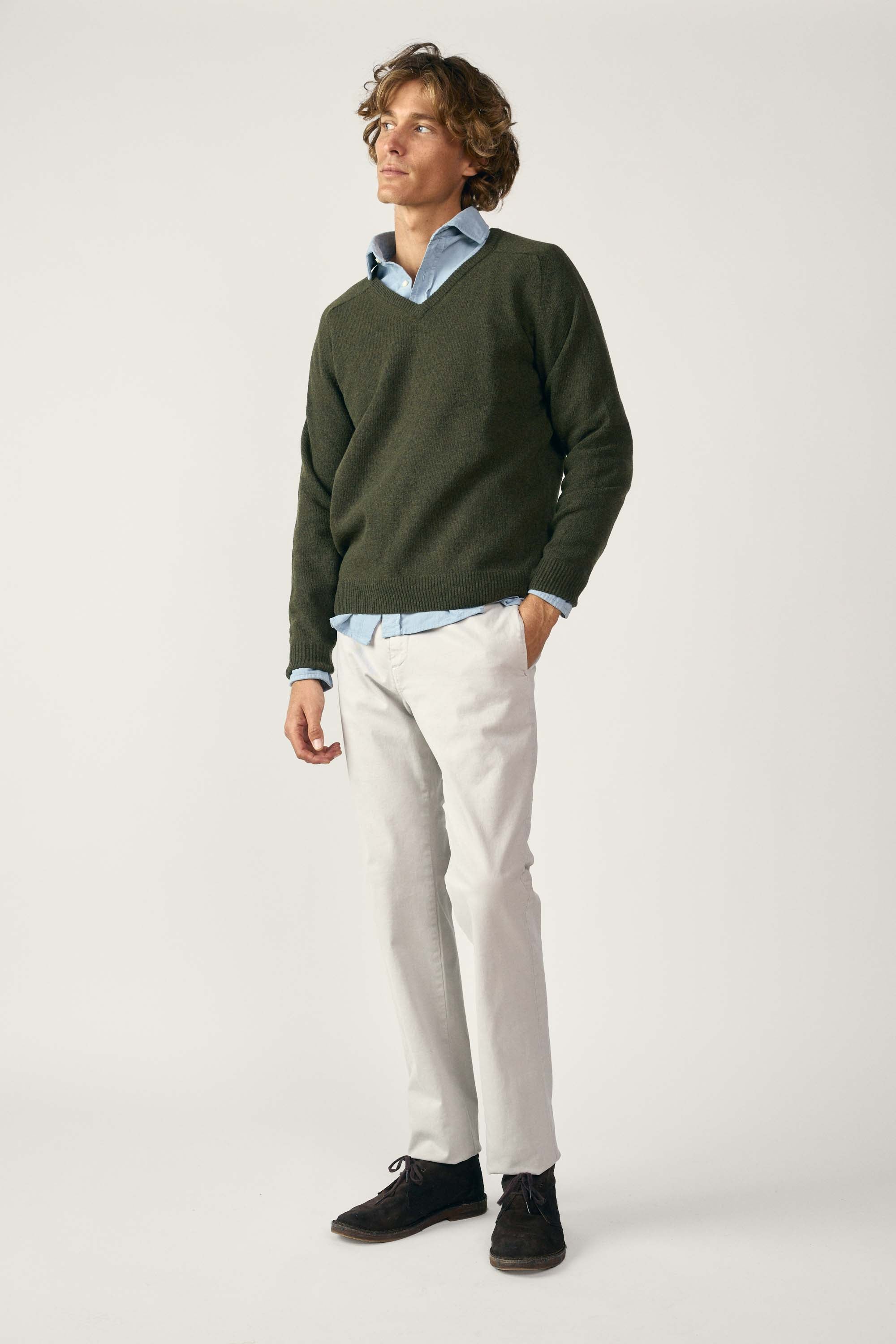 Jersey Cuello Pico Lambswool - Verde Caza - Fernando de Cárcer