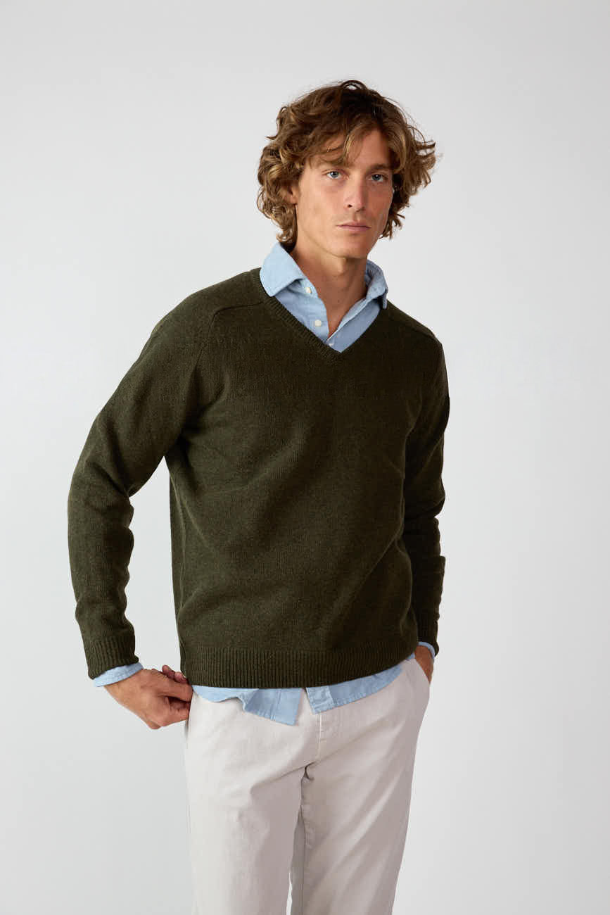 Jersey Cuello Pico Lambswool - Verde Caza