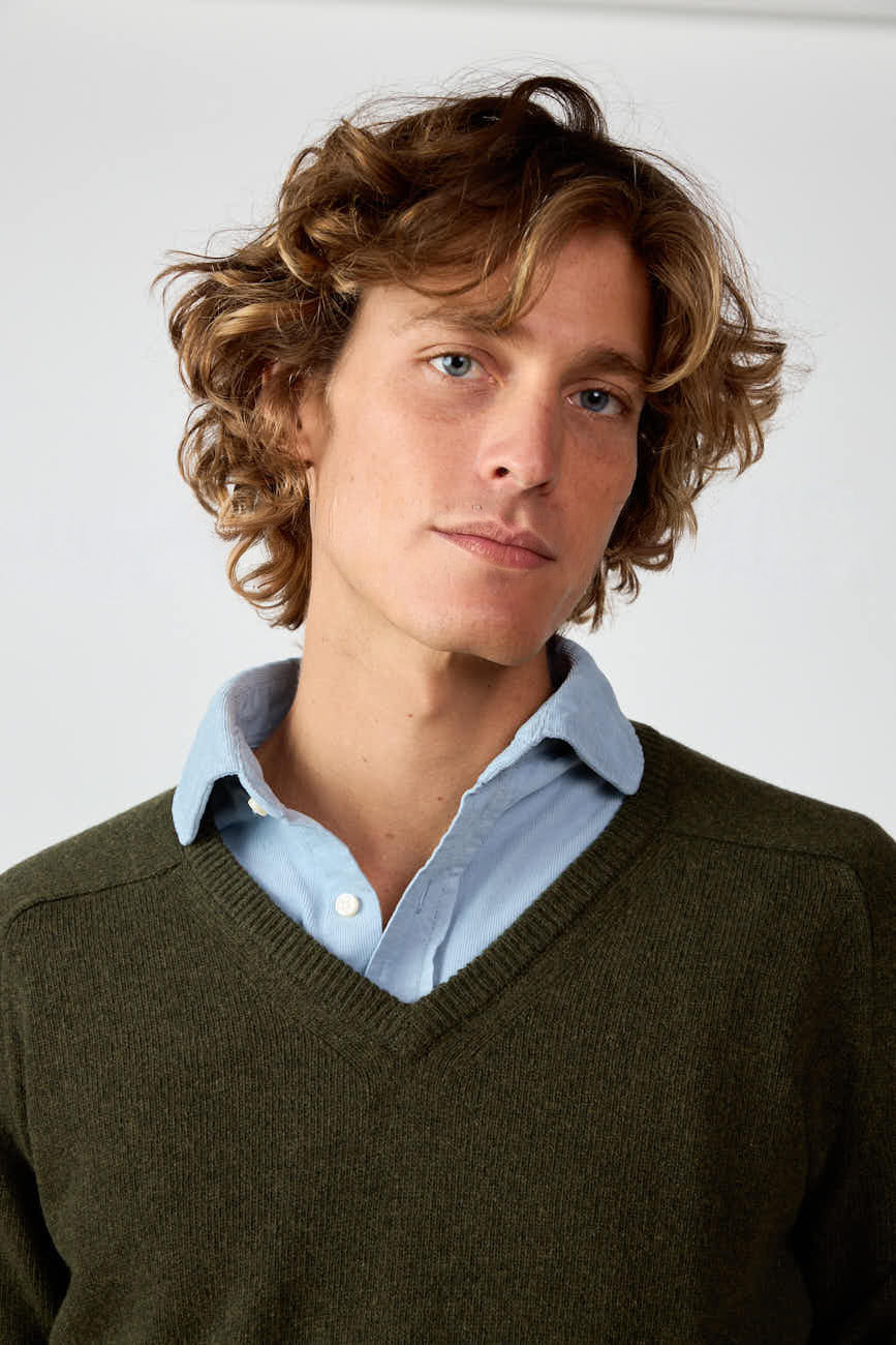 Jersey Cuello Pico Lambswool - Verde Caza