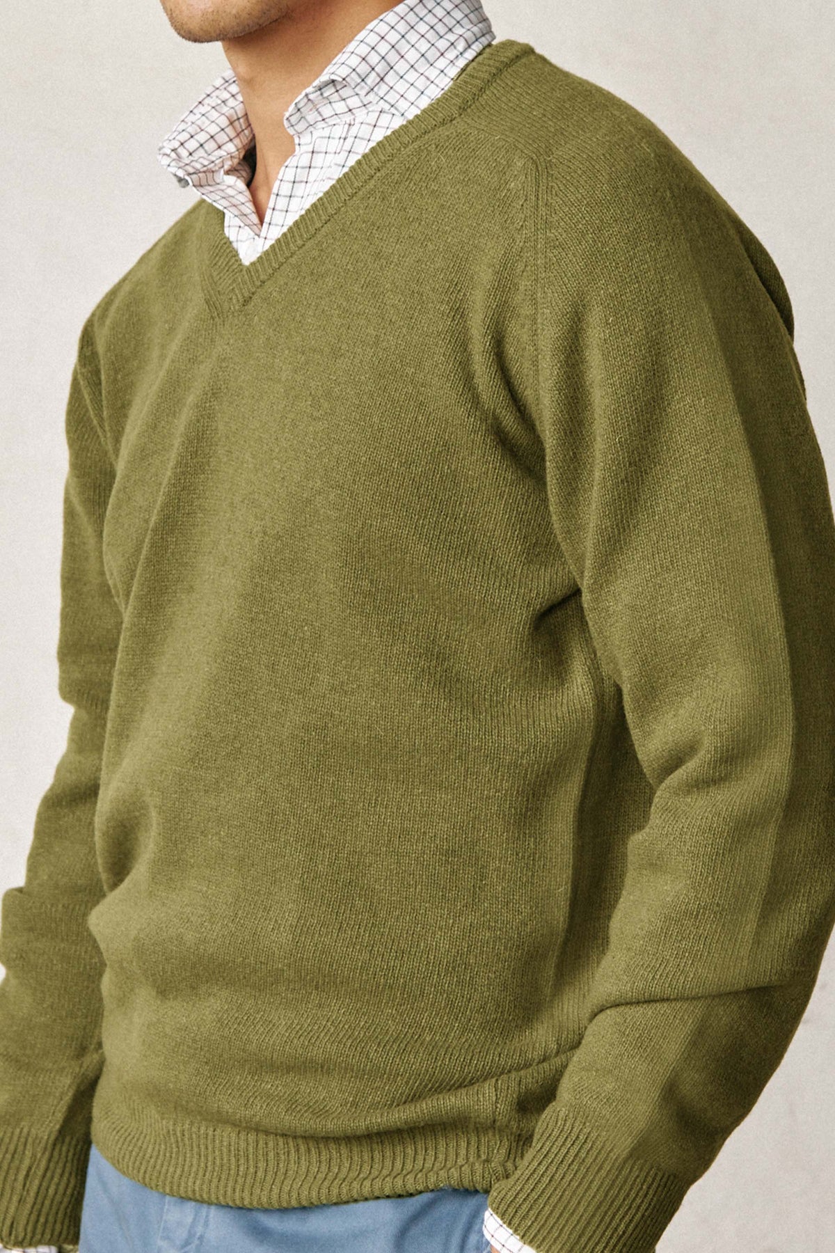 Jersey Cuello Pico Lambswool - Verde Khaki