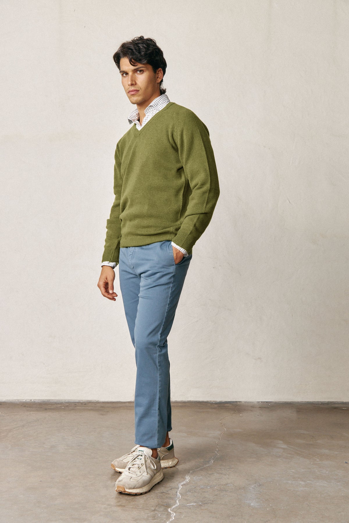 Jersey Cuello Pico Lambswool - Verde Khaki - Fernando de Cárcer