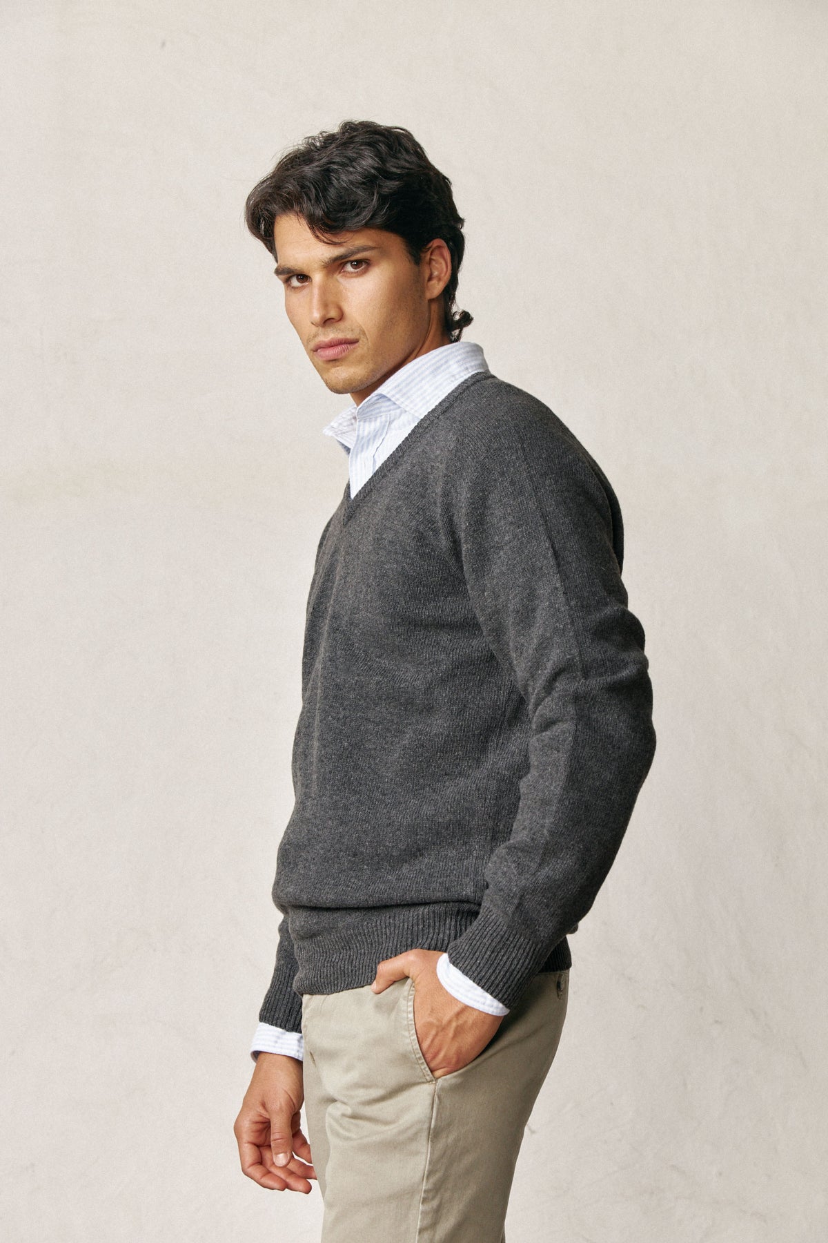 Jersey Cuello Pico Lambswool - Gris Oscuro
