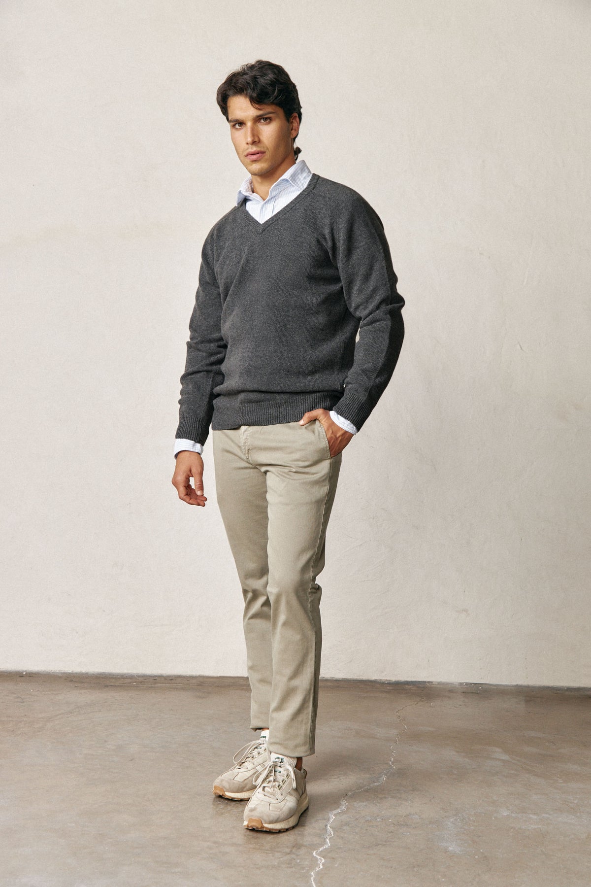 Jersey Cuello Pico Lambswool - Gris Oscuro - Fernando de Cárcer