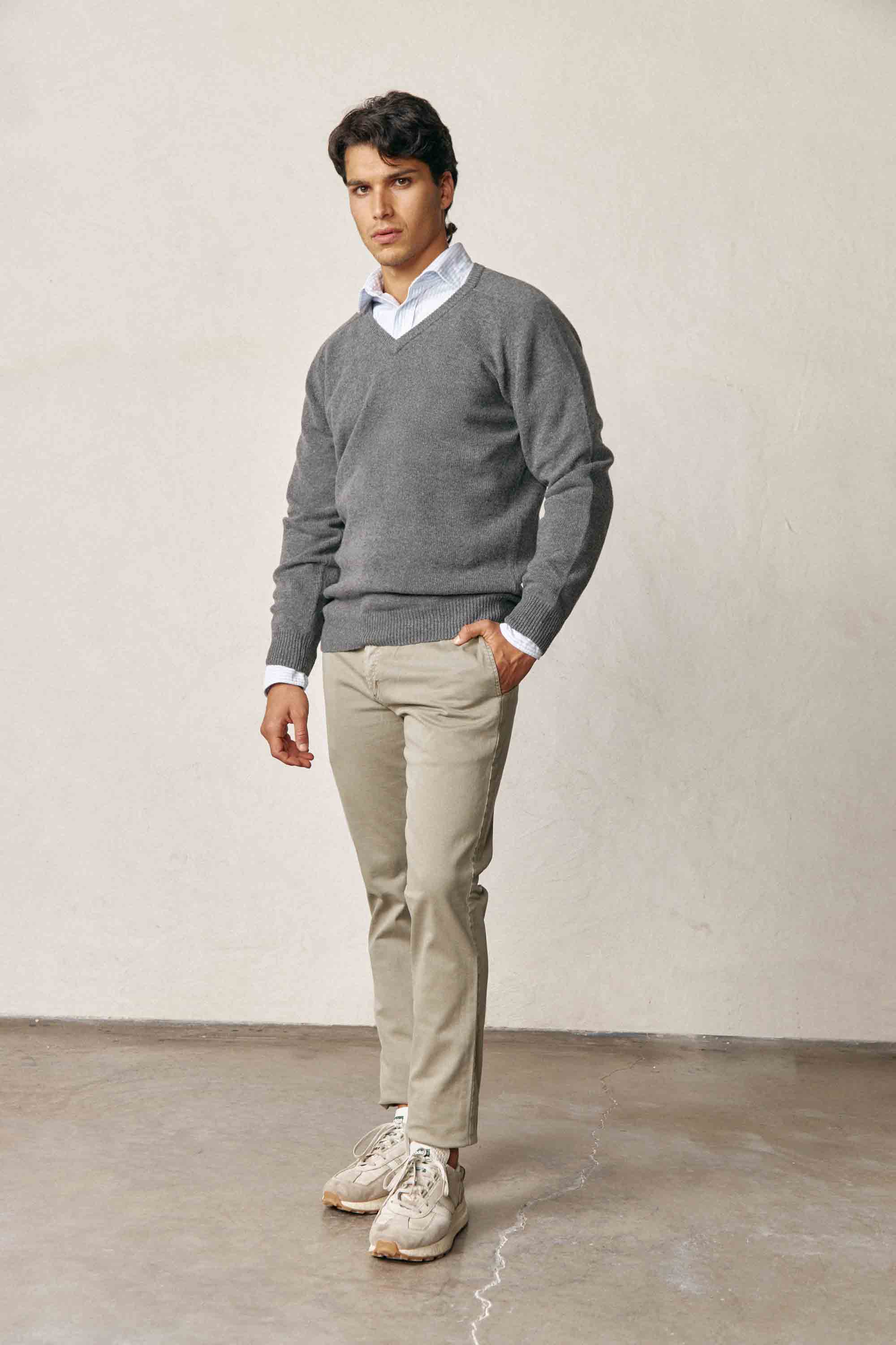 <tc>Sweater</tc> Lambswool V-neck - Charcoal Gray