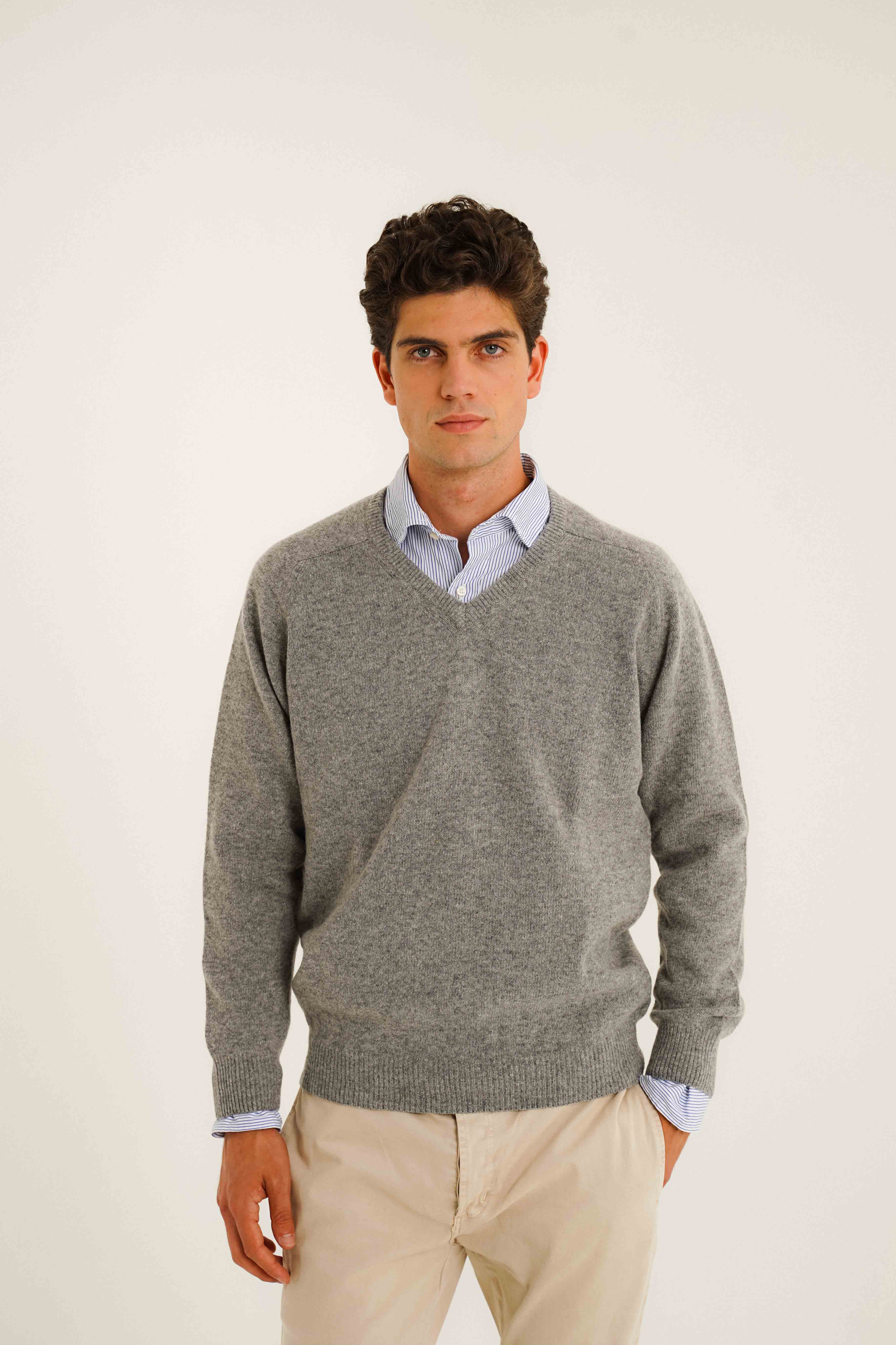 Jersey Cuello Pico Lambswool - Gris