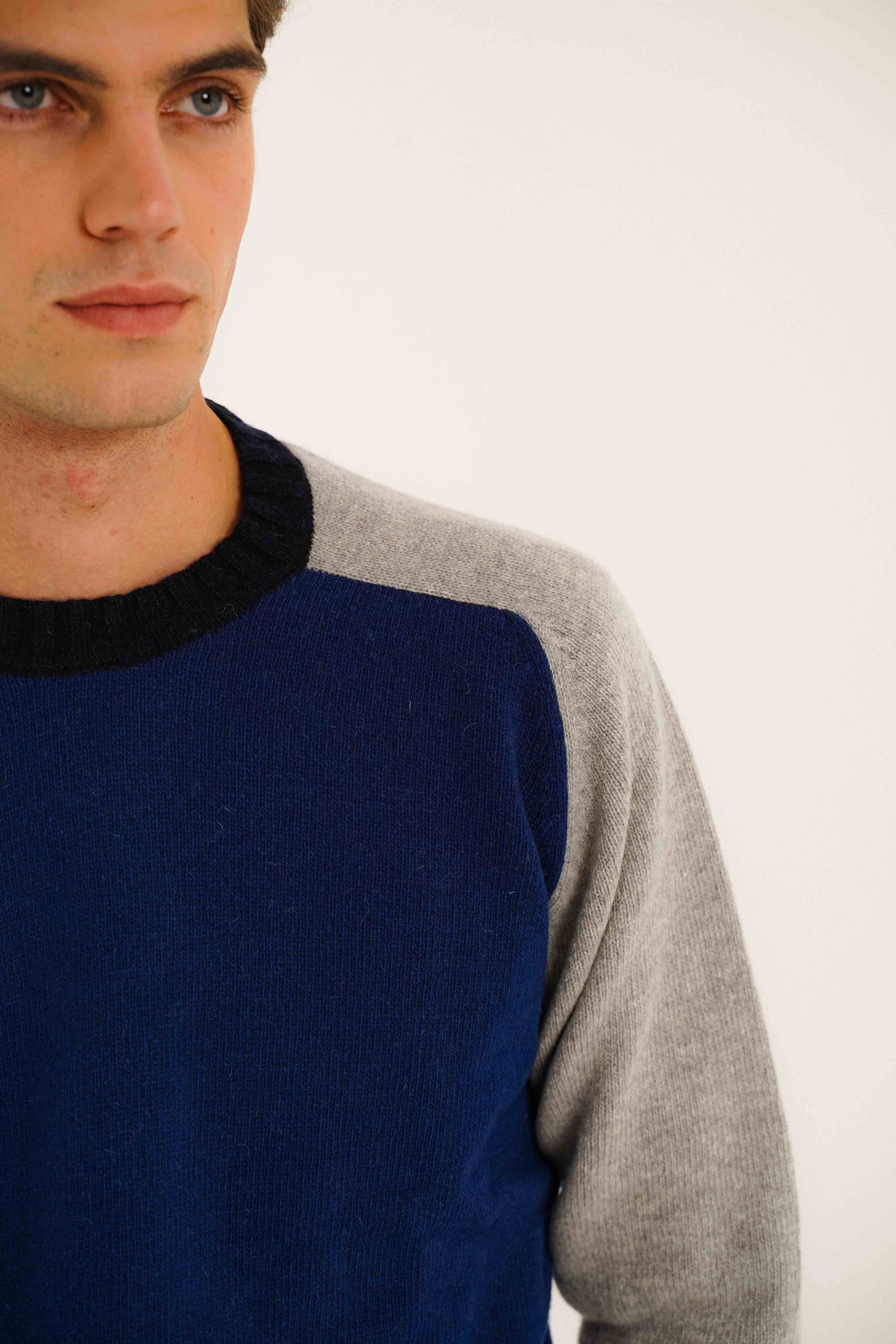 <tc>Sweater</tc> Lambswool Round Neck - Blue and Gray