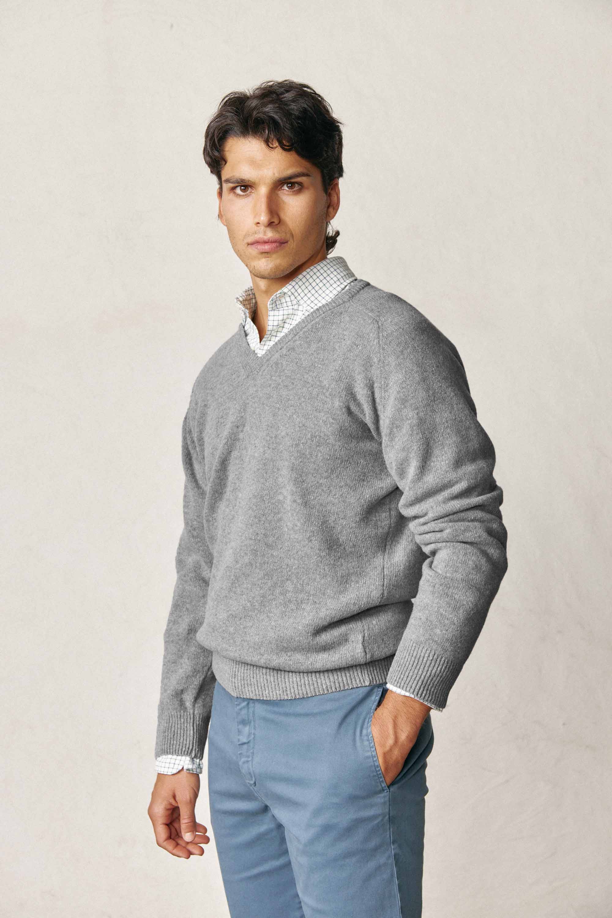 Jersey Cuello Pico Lambswool - Gris - Fernando de Cárcer