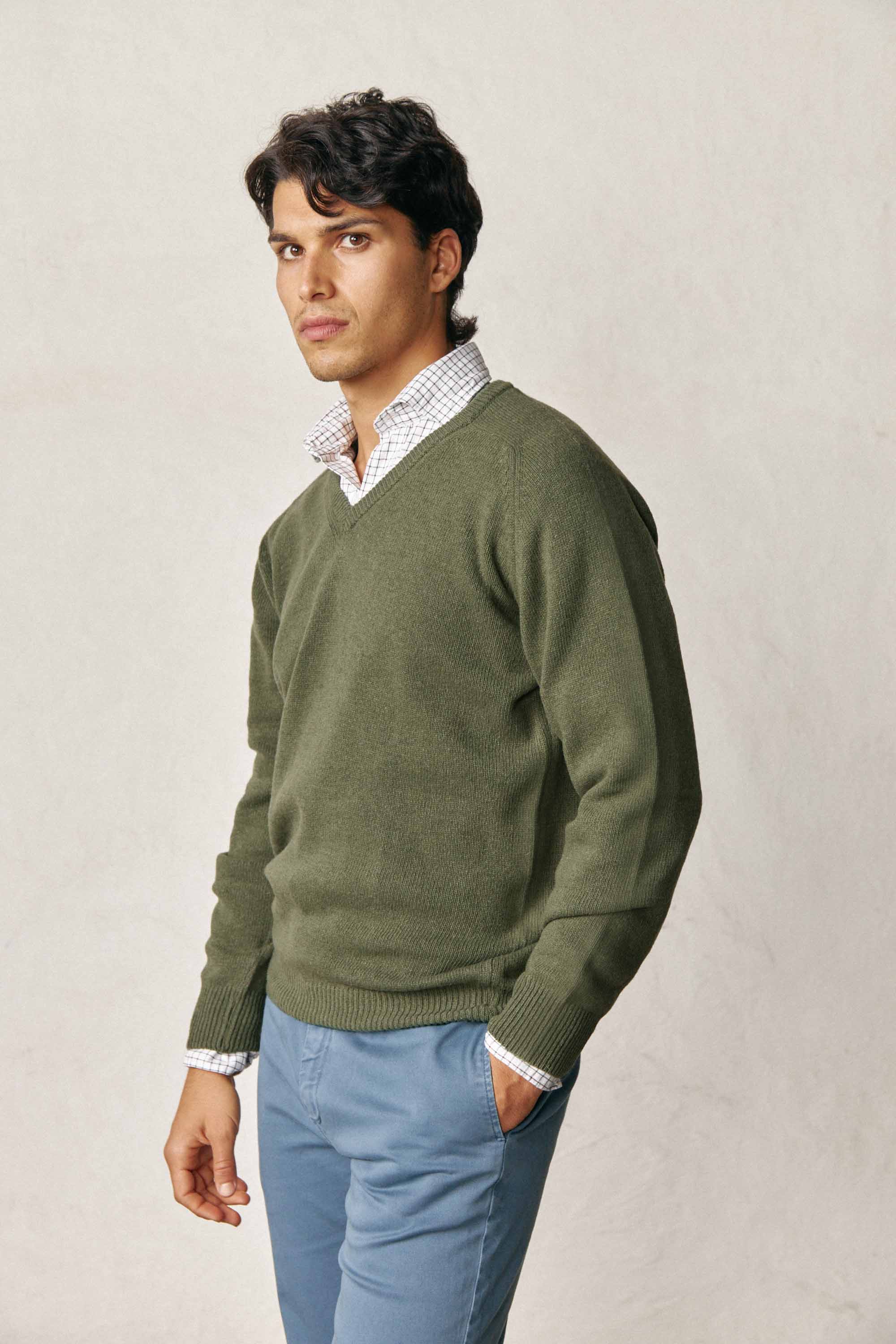 Jersey Cuello Pico Lambswool - Verde Caza Claro - Fernando de Cárcer