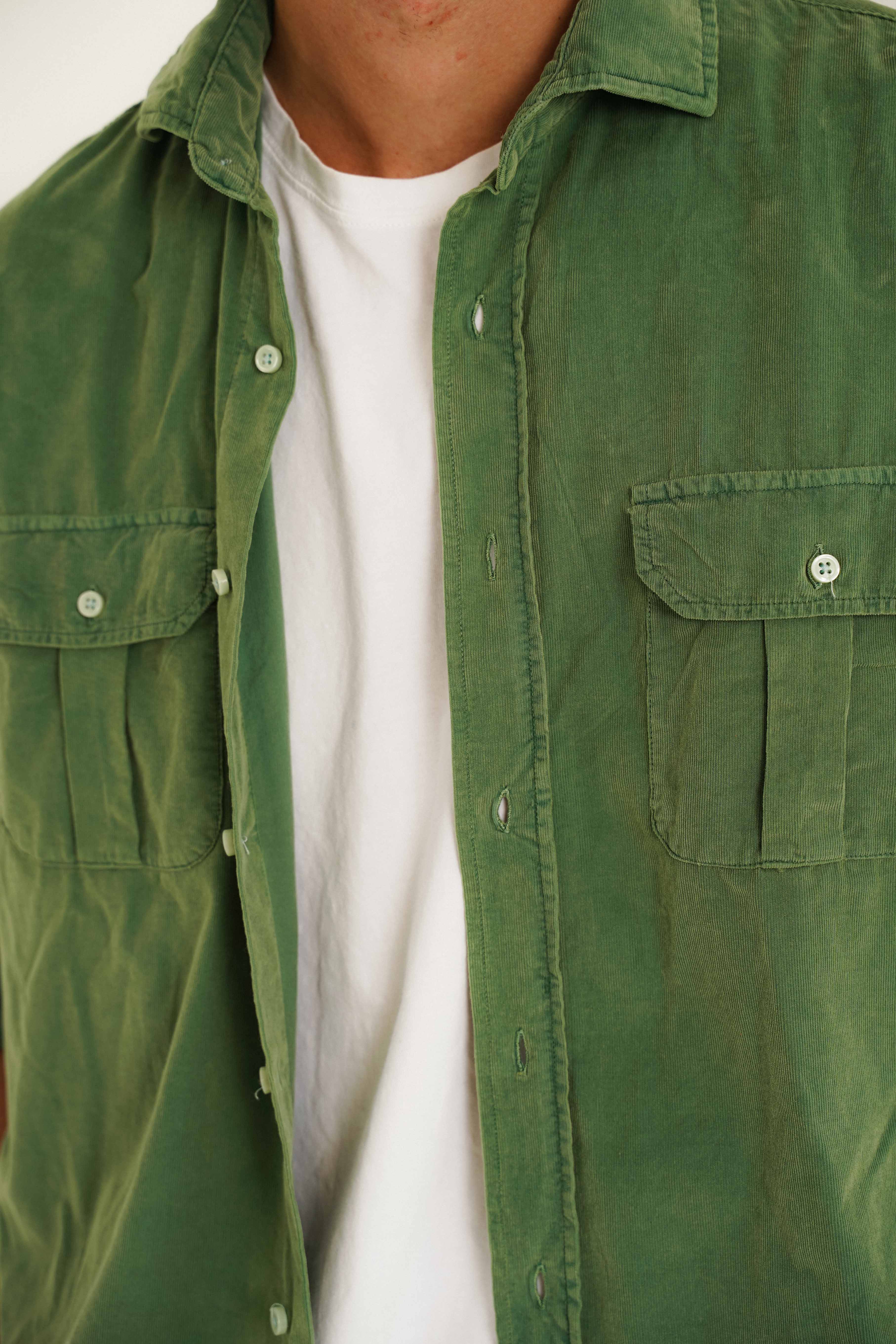 <tc>Shirt</tc> <tc>21-Wales Corduroy</tc> 2 Pockets - Leaf Green